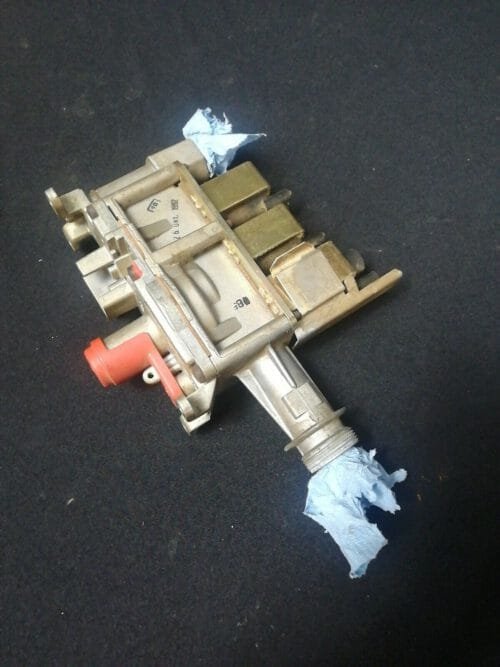 (N22) Junkers Gasarmatur / Gaskombiregler CE 426 ZR ZWR ZSR -3 KE / 8747003350